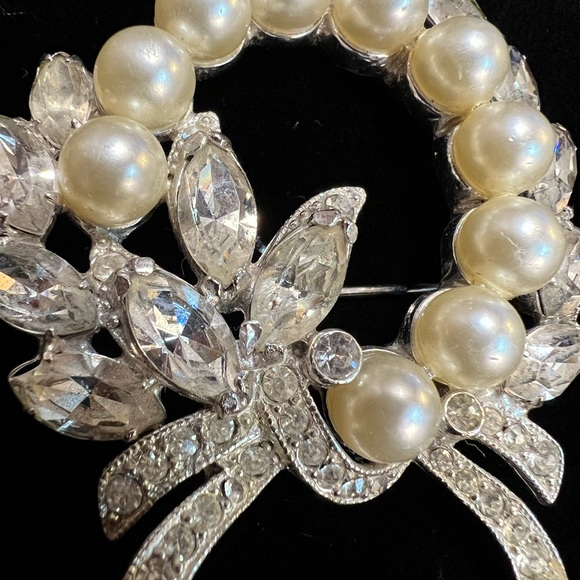 Vintage Eisenberg Ice Brooch Rhinestones and pearls - Picture 2 of 4